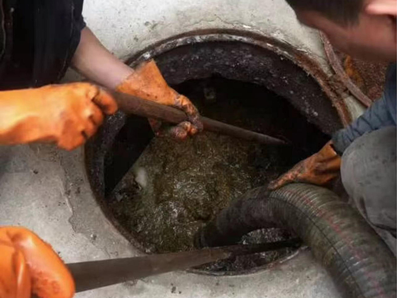 柴桥清理化粪池时如何避免沼气的危害?